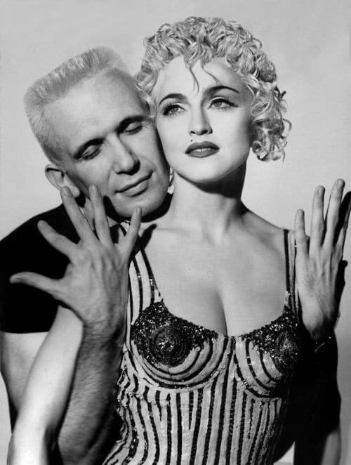 Madonna habillée par Jean-Paul Gaultier pour son show.