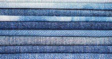 Pile de tissu denim, à coudre !