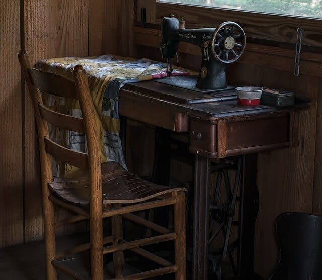 Ancien meuble / Machine à coudre SINGER