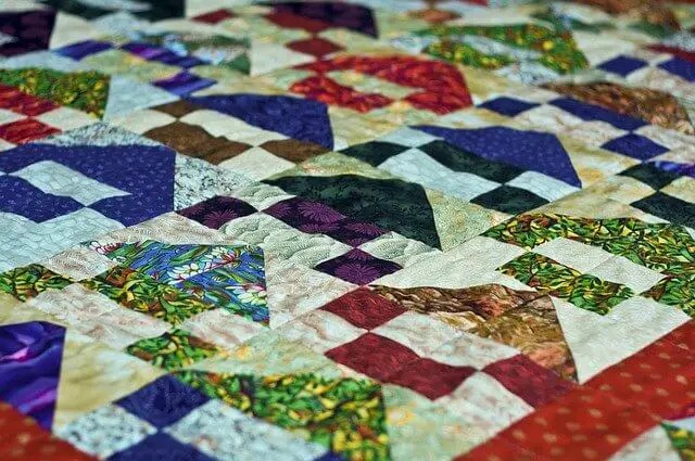 Le patchwork est une formidable technique à apprendre pour réutiliser ses chutes de tissus