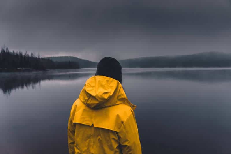 Le ciré jaune est un classique du vêtement de pluie !