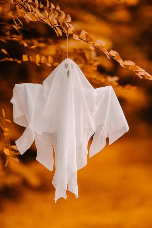 Un fantôme d'Halloween à coudre et à accrocher dans le jardin !