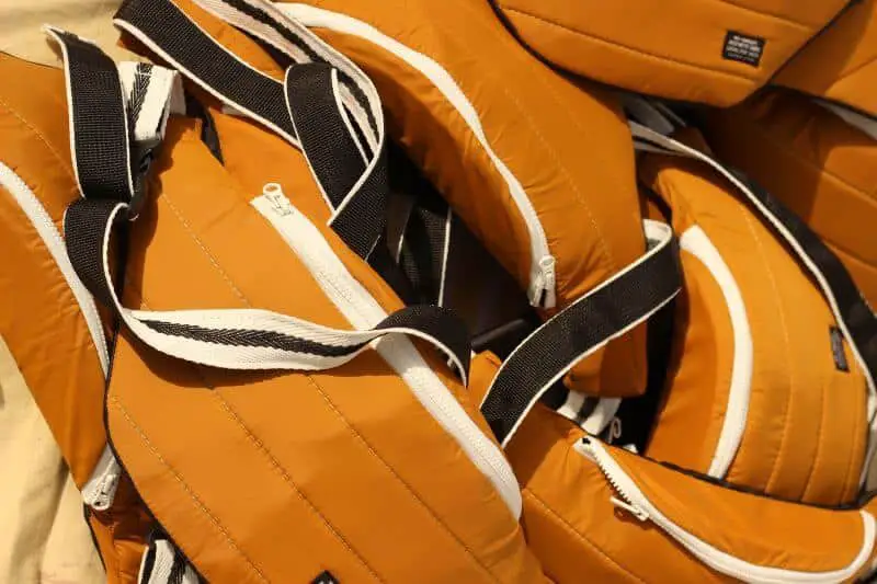 Des sacs bananes orange