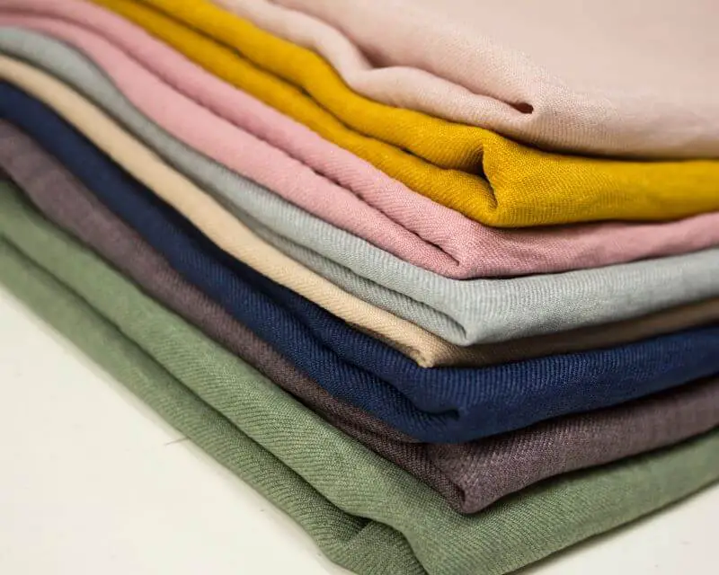 Les tissus en lin sont disponibles dans une multitude de couleurs