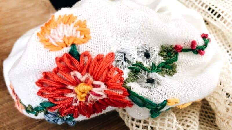 broderies de fleurs