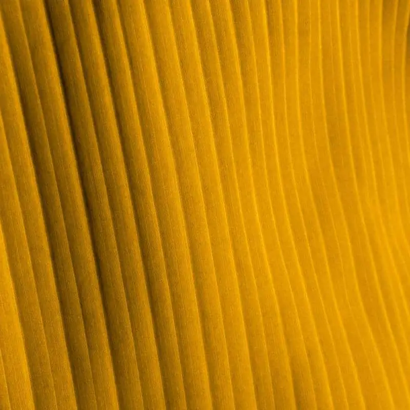 N'hésitez pas à utiliser des tissus de couleur jaune pour vos créations couture