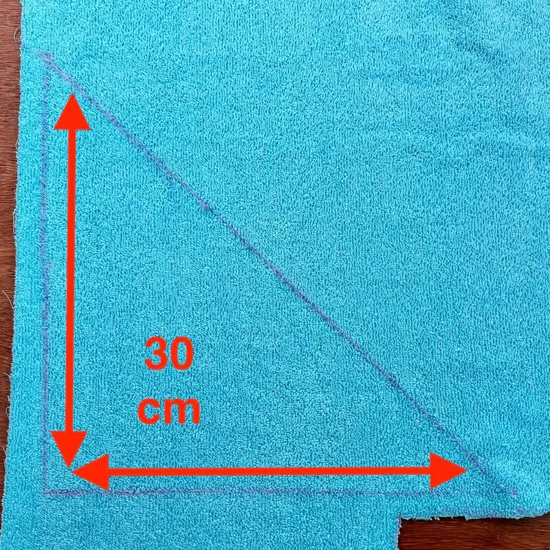 Cut out an isosceles right-angled triangle with 30 cm sides.