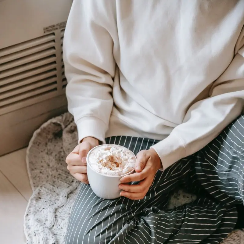 Oversized pants and sweatshirt for cozy winter days at home!