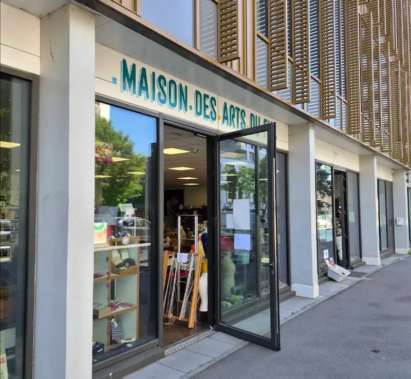 À Rennes, la mercerie "Maison des Arts du Fil"